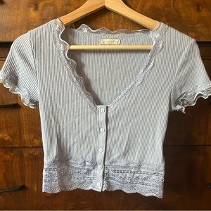 Gorgeous periwinkle blue lace urban outfitters top! Size small